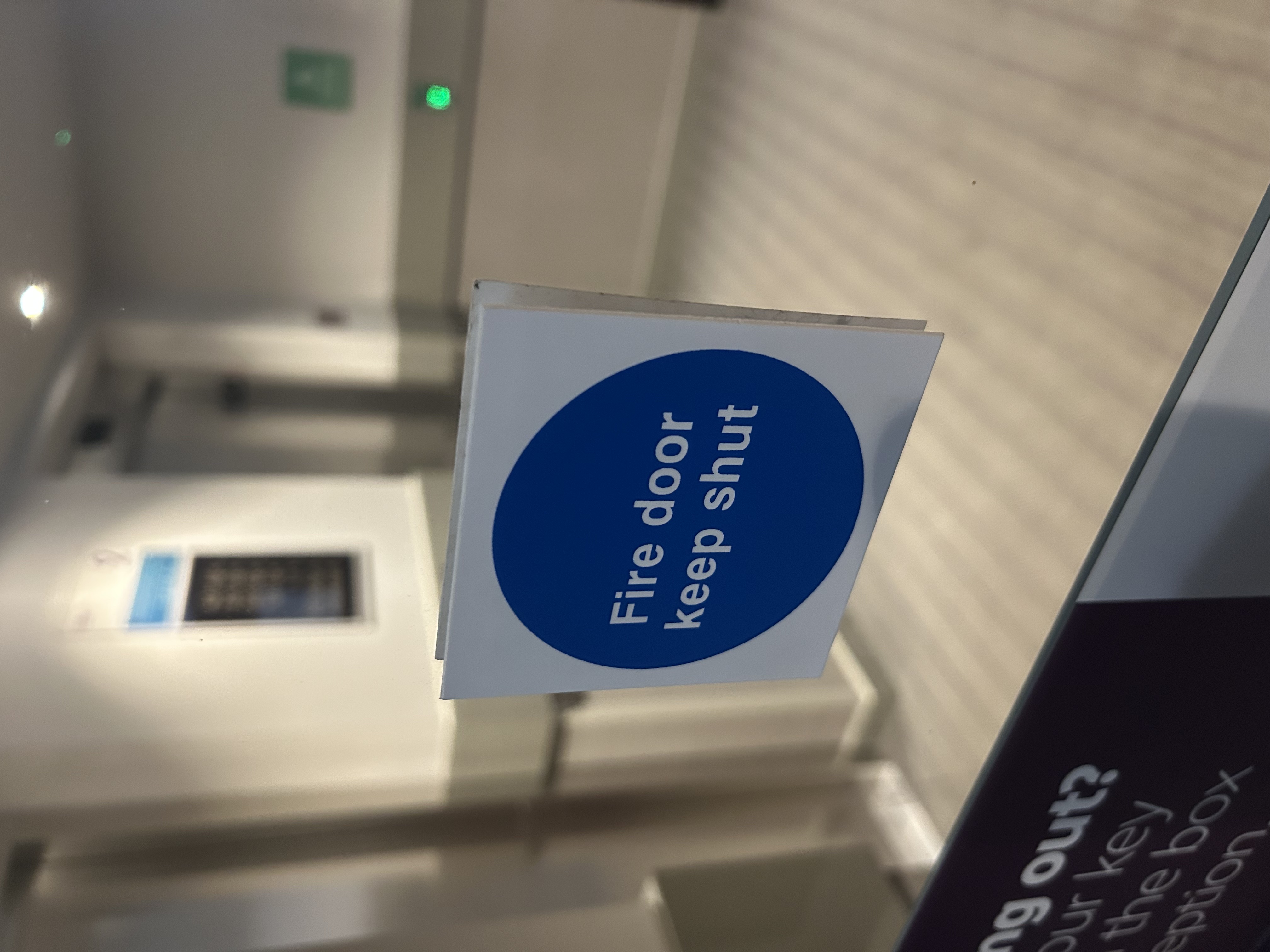 Fire door keep shut sign on fire door glazing